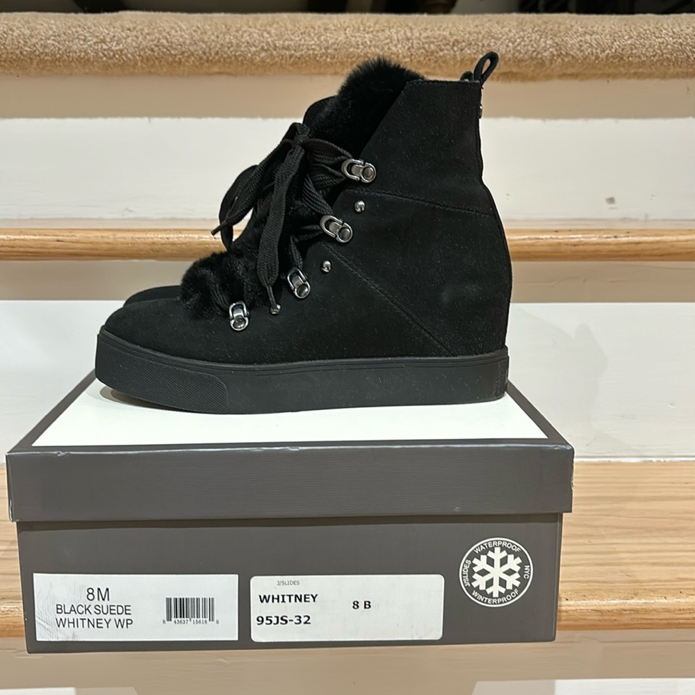 Women’s suede boots